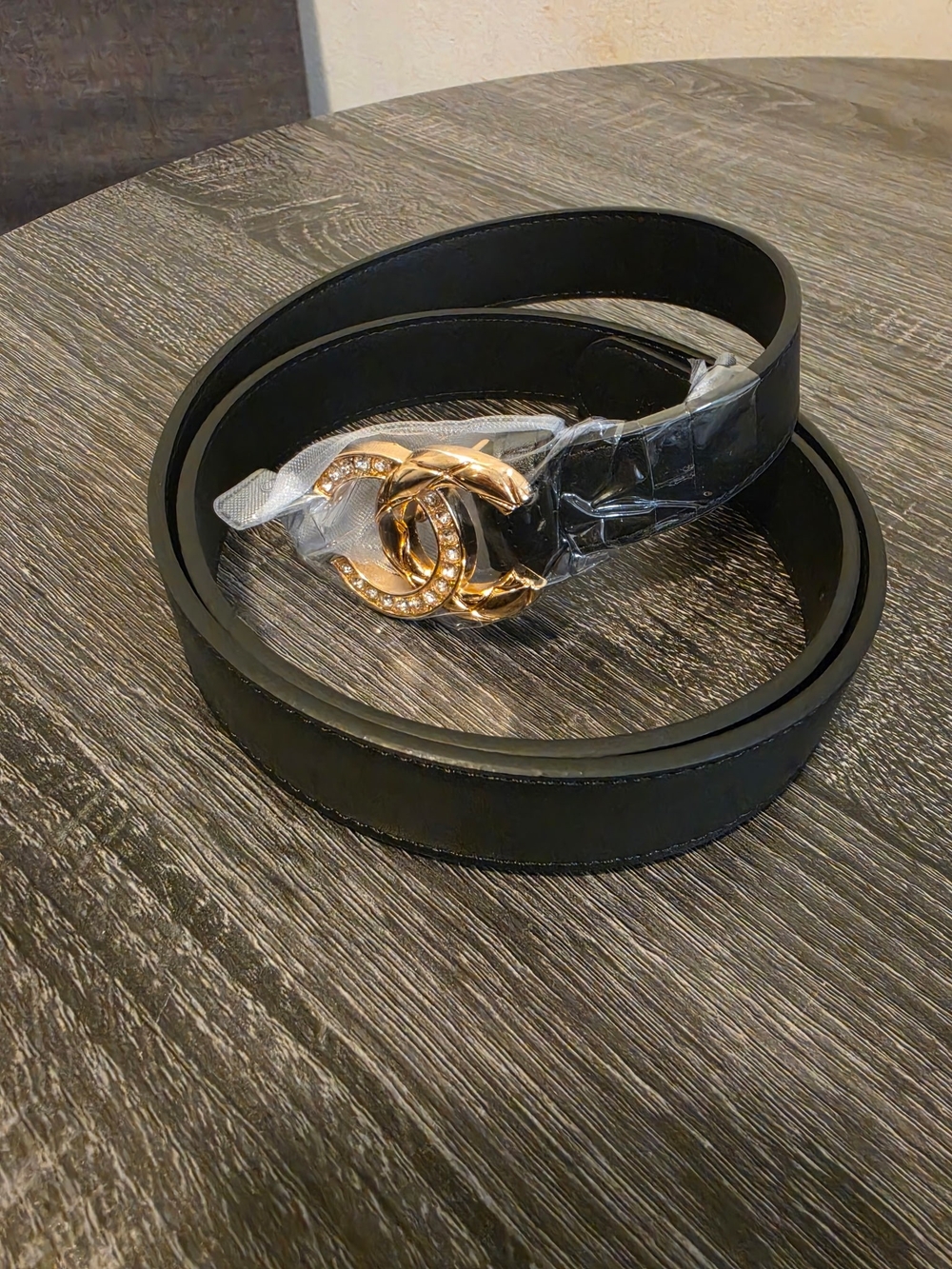 Black Leather Women’s Belt with Gold Interlocking Buckle